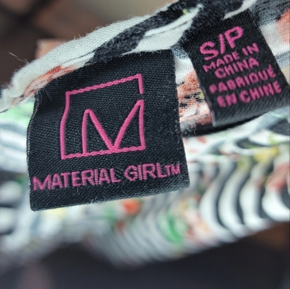 Material Girl | Striped and Floral Crop Top - Picture 5 of 8